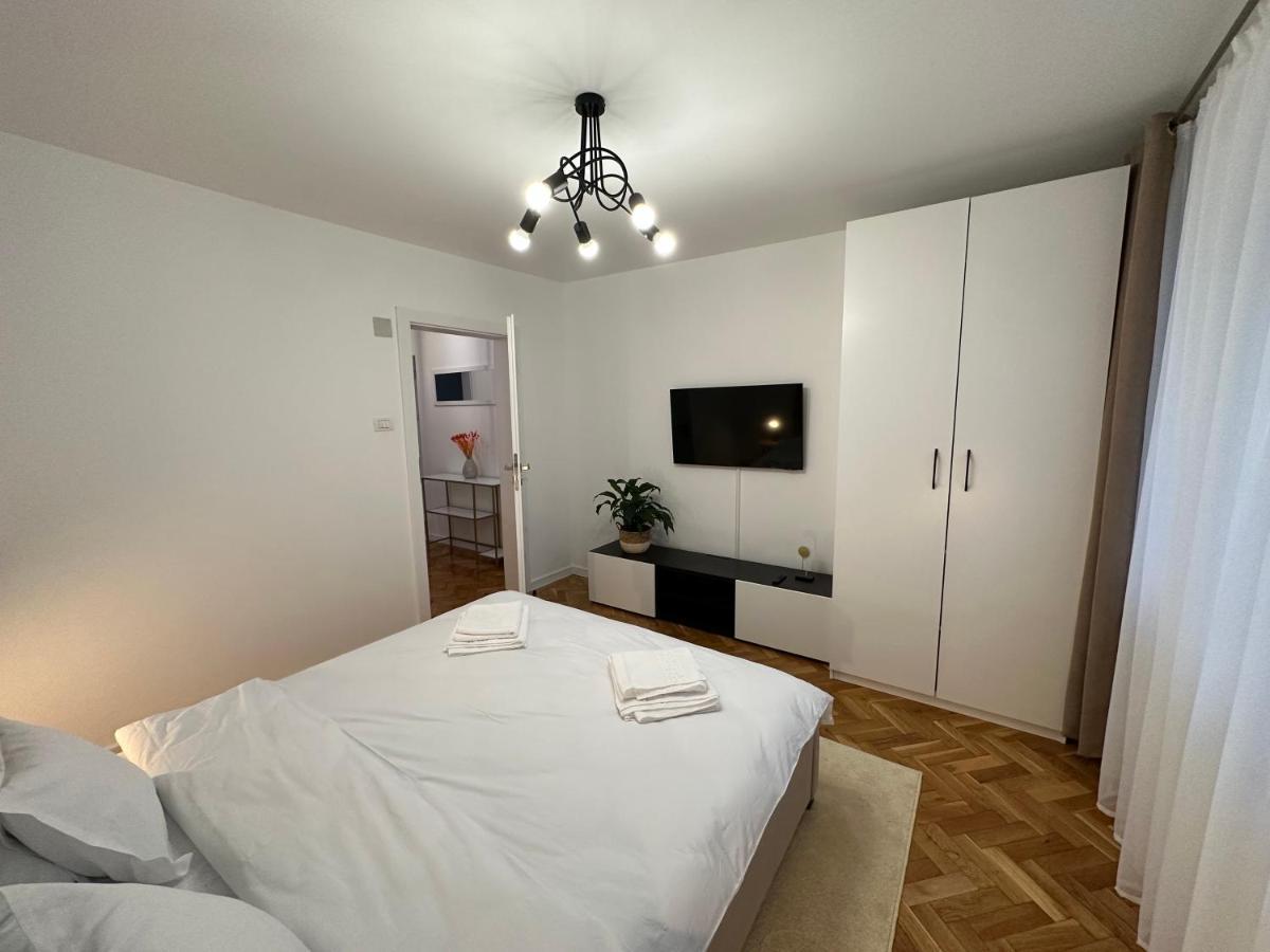 Esi Apartments #Central With Garage Тімішоара Екстер'єр фото
